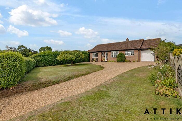 3 Bedroom Detached Bungalow For Sale In Holton Road, Halesworth, IP19