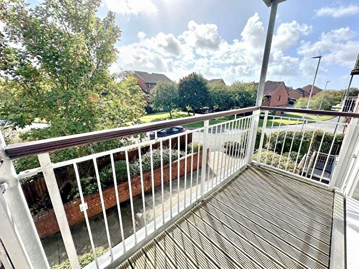 1 Bedroom Flat For Sale In Newfoundland Drive, Poole, BH15