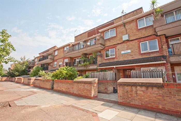 1 Bedroom Apartment To Rent In Bath Close, Peckham, SE15