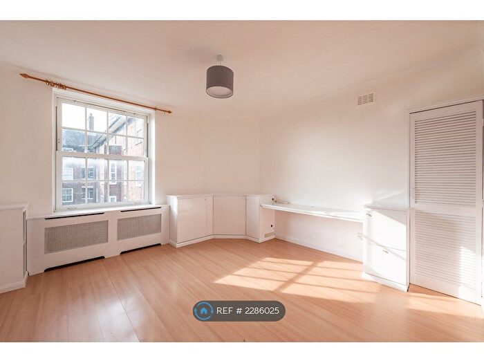1 Bedroom Flat To Rent In Seldon House, London, SW8