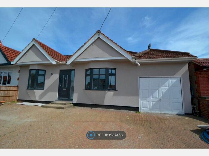 4 Bedroom Semi-Detached House To Rent In Central Avenue, Corringham, Stanford-Le-Hope, SS17