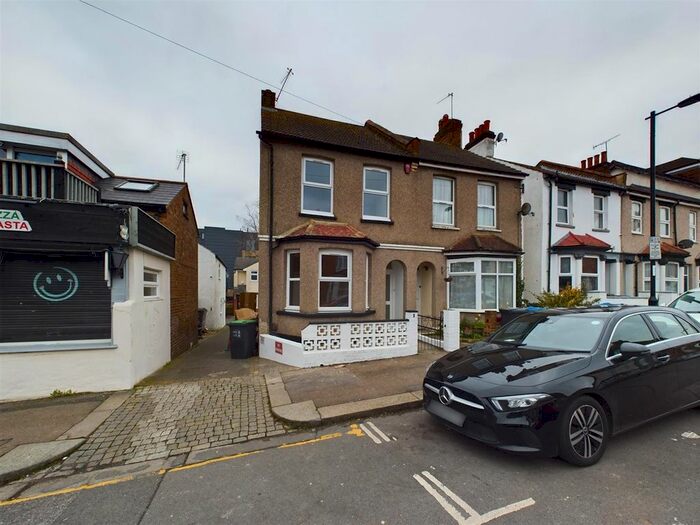 3 Bedroom Property To Rent In Victoria Road, Coulsdon, CR5