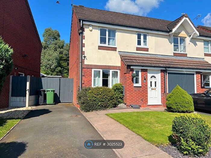 3 Bedroom Semi-Detached House To Rent In Richborough Drive, Dudley, DY1