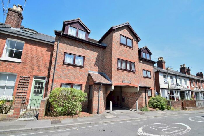 1 Bedroom Flat To Rent In Winchester City Centre, SO23