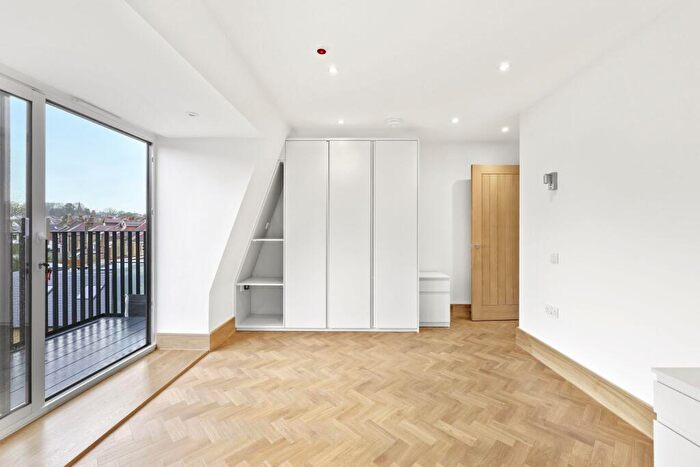 2 Bedroom Apartment To Rent In The Broadway, Woodford Green, IG8