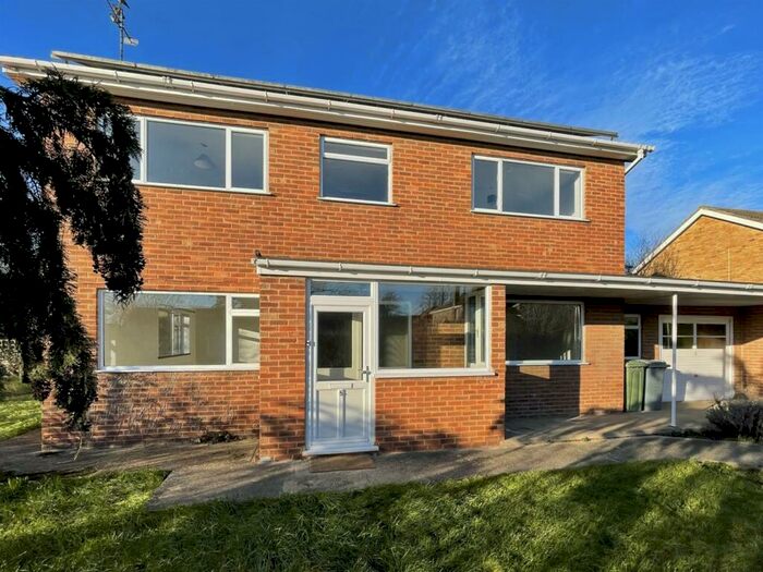 4 Bedroom Detached House To Rent In Cambridge Road, Stamford, PE9