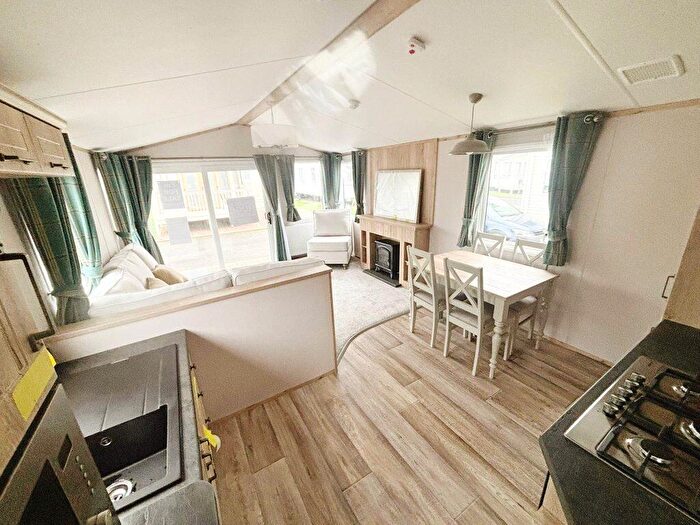 2 Bedroom Park Home For Sale In Glendale Holiday Park, CA7