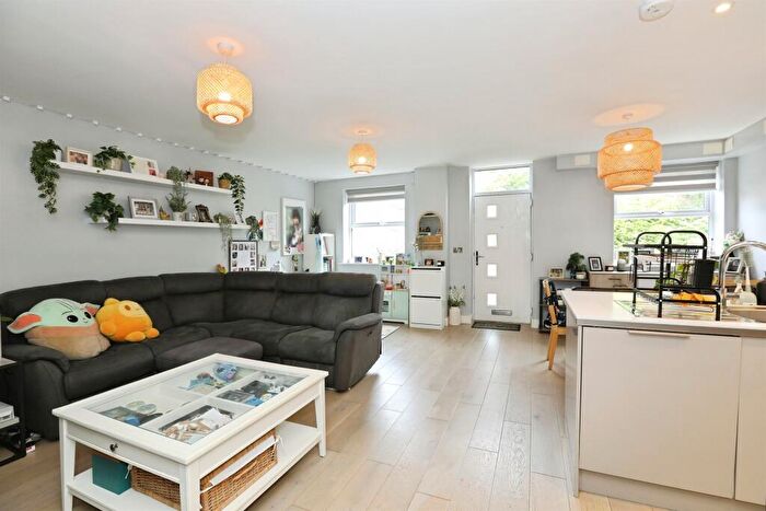 2 Bedroom Flat For Sale In White Lion Close, East Grinstead, RH19