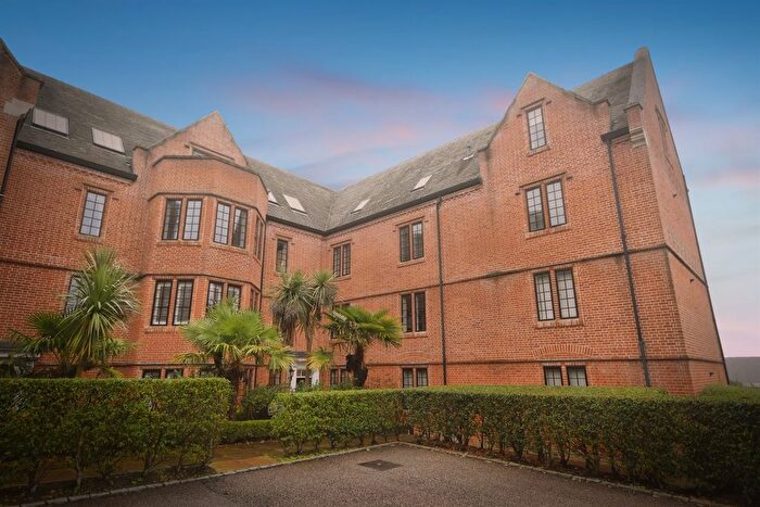 2 Bedroom Flat For Sale In The Galleries, Warley, Brentwood, CM14
