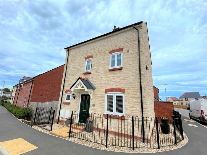 3 Bedroom Detached House To Rent In Curtis Way, Weymouth, DT4