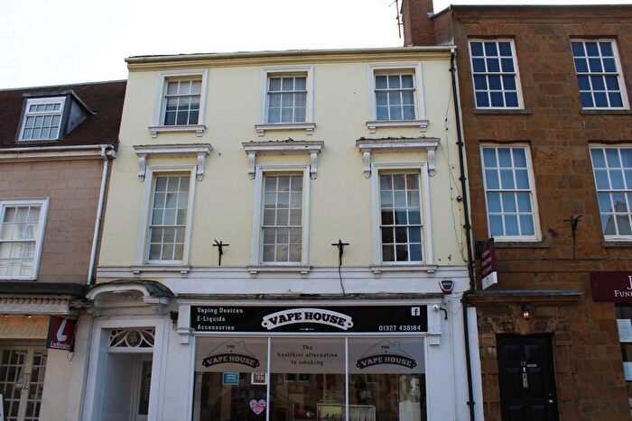 1 Bedroom Flat To Rent In High Street, Daventry, NN11