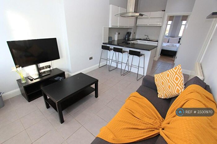 2 Bedroom Flat To Rent In Hampstead, London, NW3