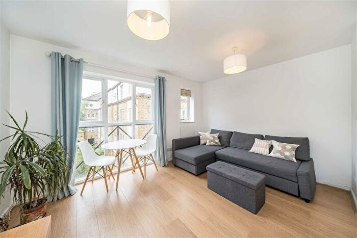 1 Bedroom Flat For Sale In Farrow Lane, London, SE14
