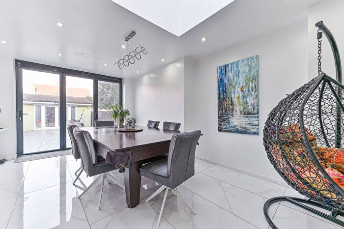 4 Bedroom Semi Detached House To Rent In Elmwood Road, Croydon, CR0