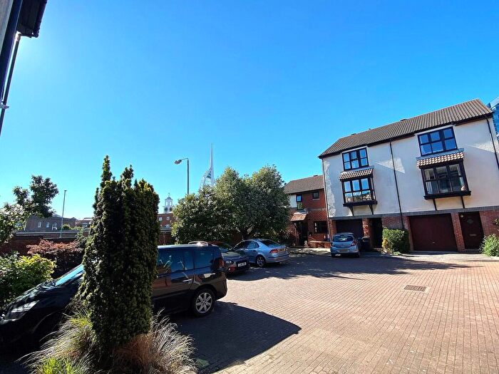 4 Bedroom Terraced House To Rent In Armory Lane, Portsmouth, PO1