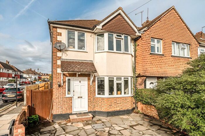 3 Bedroom Property To Rent In Lincoln Avenue, Twickenham, TW2