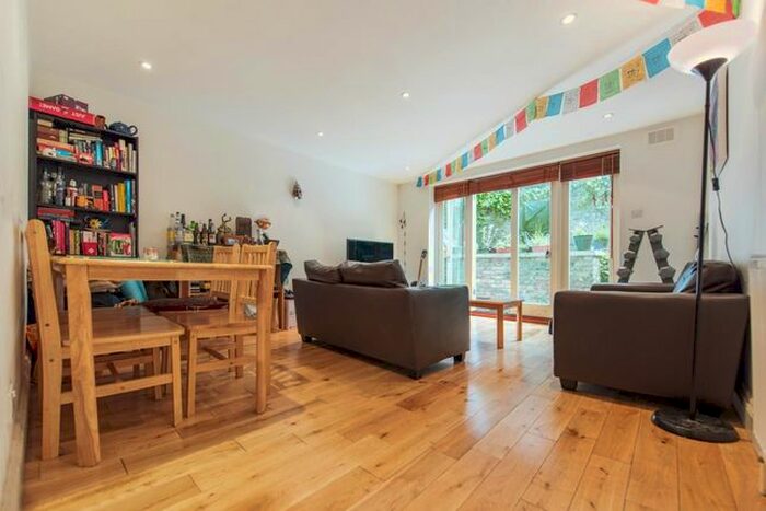 2 Bedroom Flat To Rent In Branksome Road, London, SW2