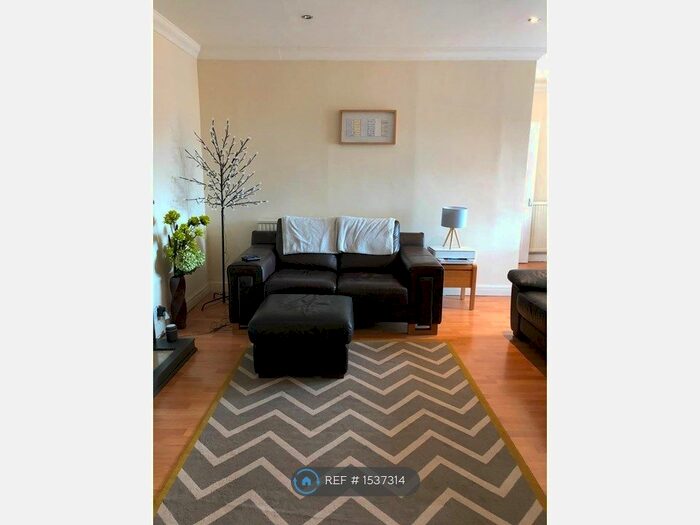 2 Bedroom Flat To Rent In King Street, Dukinfield, SK16