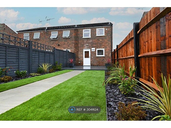 2 Bedroom End Terrace House To Rent In Mount Pleasant, Paddock Wood, TN12