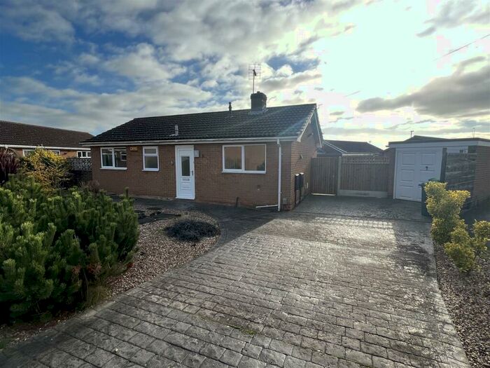 2 Bedroom Detached Bungalow To Rent In Castleton Close, Hucknall, Nottingham, NG15