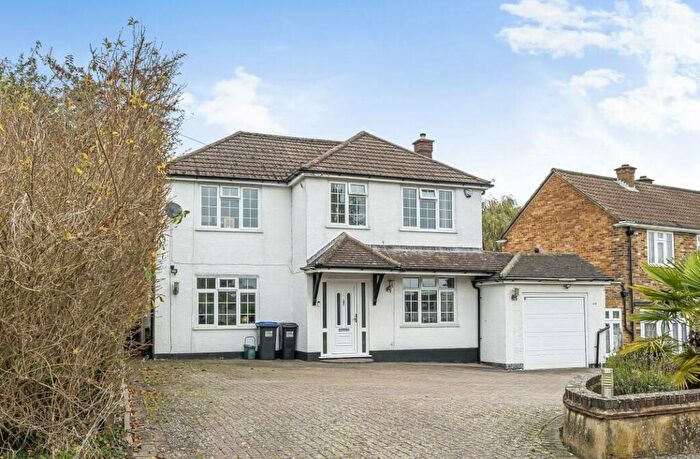 4 Bedroom Detached House For Sale In Brookmans Park, Hertfordshire, AL9