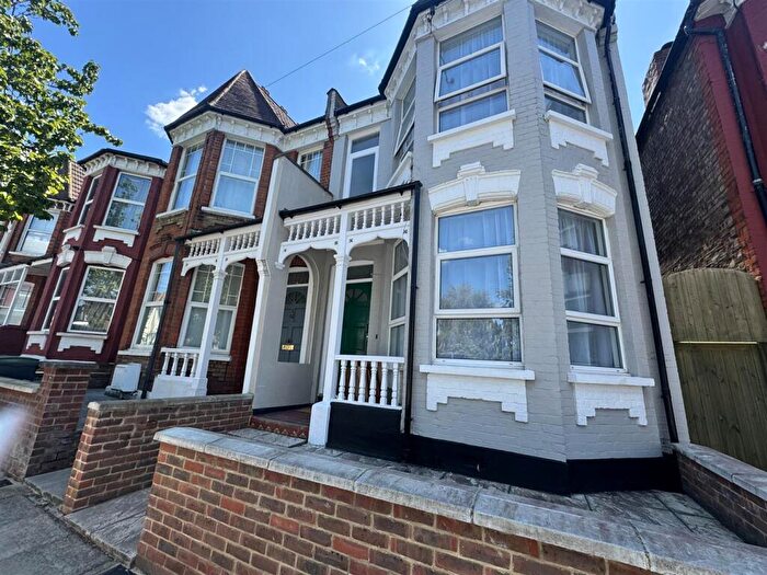 4 Bedroom Terraced House To Rent In Arcadian Gardens, Wood Green, N22