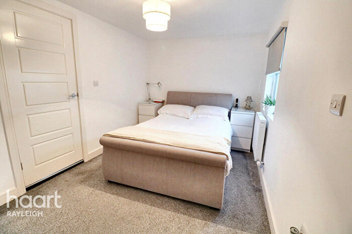 2 Bedroom Bungalow For Sale In Rawreth Lane, Wickford, SS11