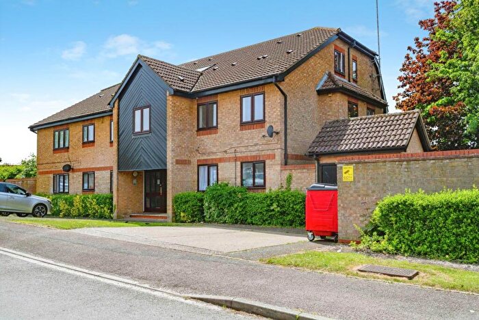 2 Bedroom Flat For Sale In Rodeheath, Luton, Bedfordshire, LU4