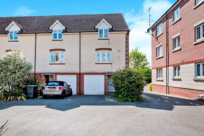 3 Bedroom End Of Terrace House To Rent In Chichester, PO19