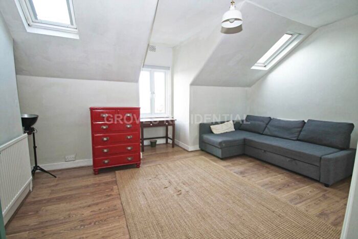 Studio To Rent In Cambridge Road, New Malden, KT3