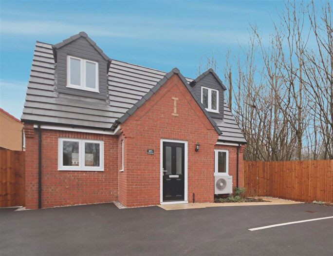 2 Bedroom Detached House For Sale In Chesterfield Road, Holmewood, S42