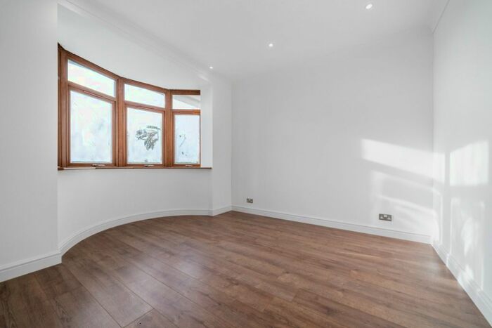 3 Bedroom Detached Bungalow For Sale In Balmuildy Road, Glasgow, Glasgow, G23