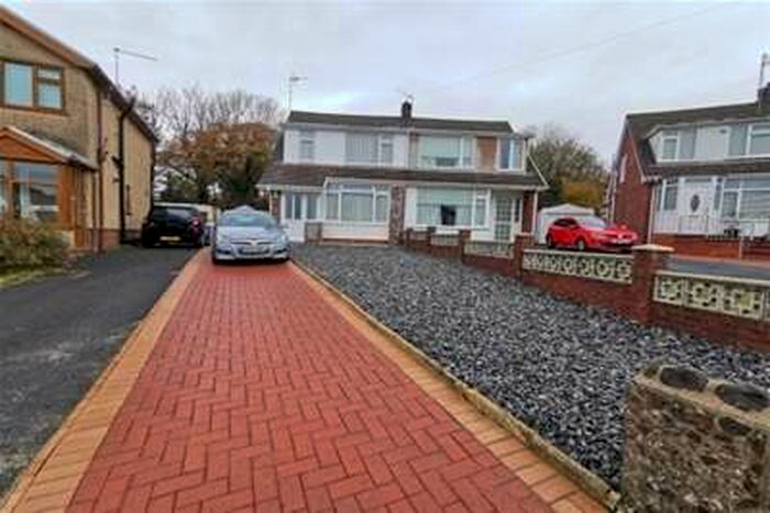 3 Bedroom Semi-Detached House To Rent In Ridgeway, Killay, SA2