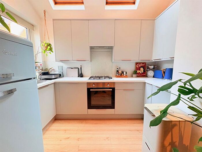 1 Bedroom Flat To Rent In Heath Road, Twickenham, TW1