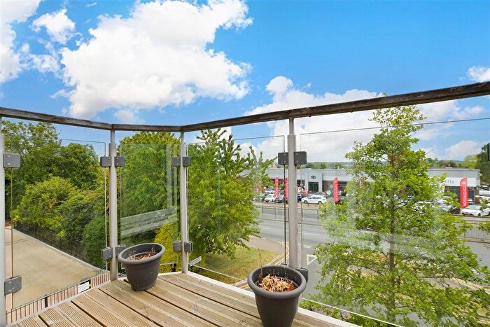 2 Bedroom Flat For Sale In Mornington Road, Woodford Green, Essex, IG8