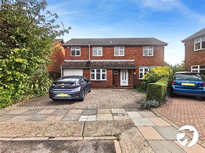 5 Bedroom Detached House To Rent In Debrabant Close, Erith, DA8