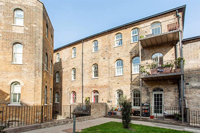 2 Bedroom Flat To Rent In Shaft Apartments, Mile End, E3