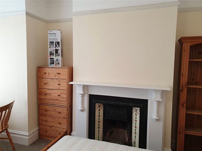 4 Bedroom Flat To Rent In Durnsford Road, Wimbledon Park, SW19