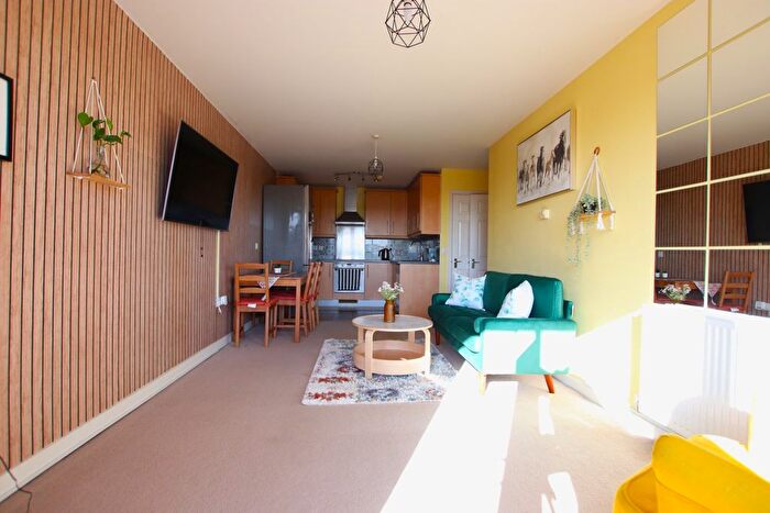 2 Bedroom Flat To Rent In Whitestone Way, Croydon, CR0