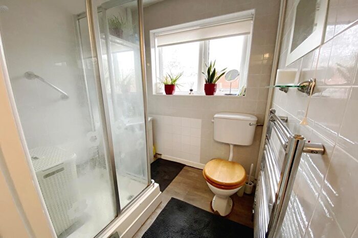 2 Bedroom Bungalow For Sale In Oakhurst Close, West Moors, Ferndown, Dorset, BH22