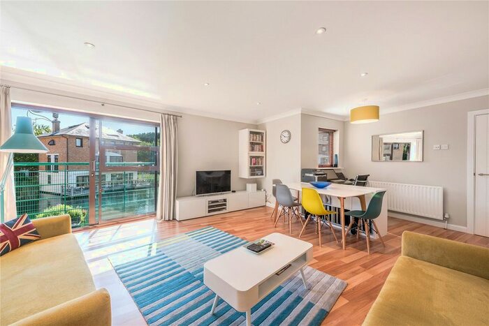 2 Bedroom Flat To Rent In Plover Way, London, SE16