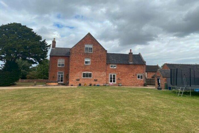 5 Bedroom Property To Rent In Dunnimere Farm, Tamworth, B79