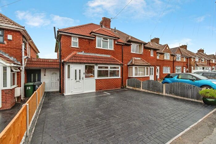 3 Bedroom Detached House For Sale In Yew Tree Road, Walsall, West Midlands, WS4