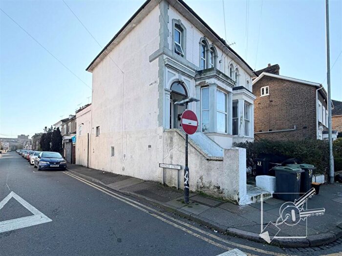 1 Bedroom Flat To Rent In Darnley Road, Gravesend, Kent, DA11