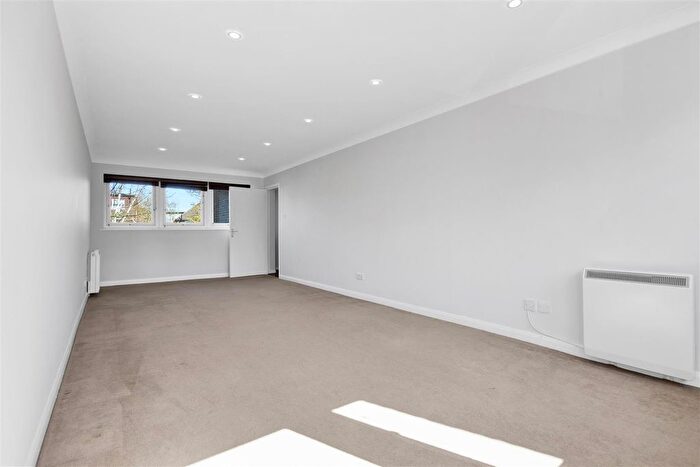 2 Bedroom Flat For Sale In Sycamore Grove, New Malden, KT3