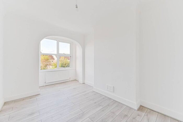 4 Bedroom Terraced House To Rent In Bishops Park Road, Norbury, London, SW16