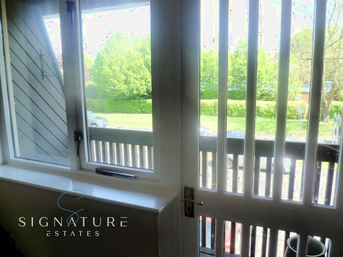 2 Bedroom Flat For Sale In Cotterells Hill, Hemel Hempstead, HP1