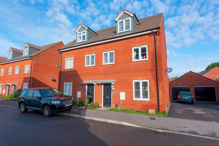 3 Bedroom Semi-Detached House To Rent In Parker Close, Shinfield, Reading, RG2
