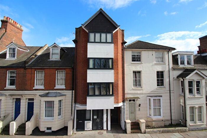 1 Bedroom Flat To Rent In Station Road West, Canterbury, Kent, CT2