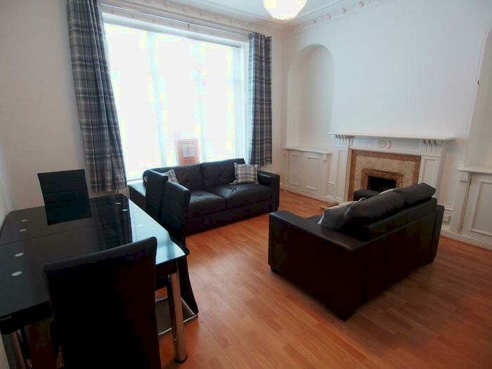 3 Bedroom Flat To Rent In Bon Accord Street, Aberdeen, AB11
